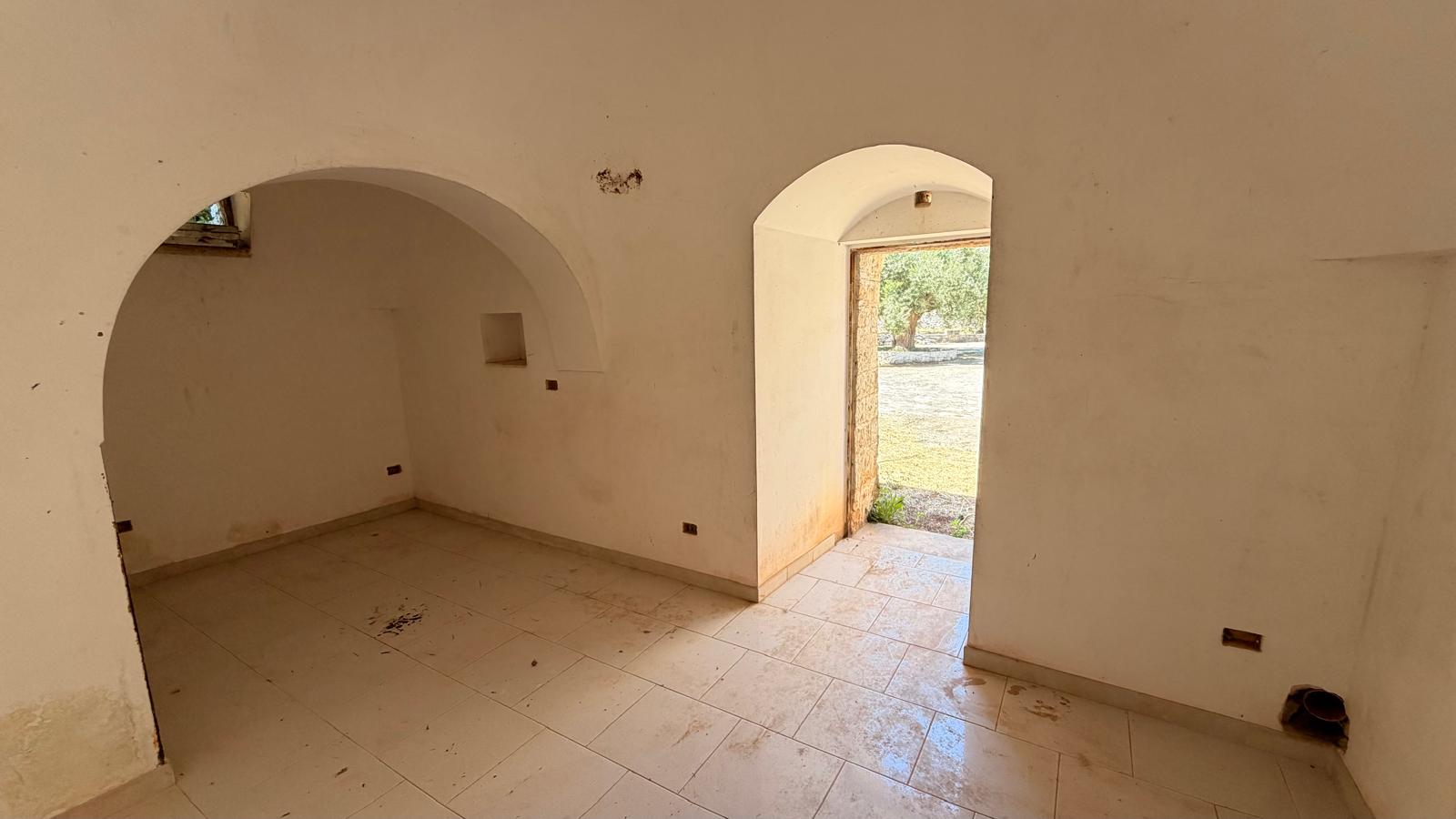 Piccola Villetta In Zona Abitata, 2 Vani e Acc, Trullo, Deposito.